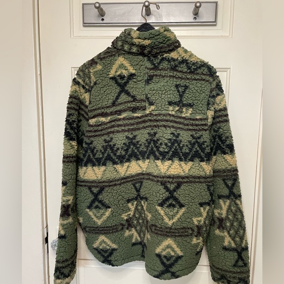 Men's Sherpa Pullover - Picture 2 of 5